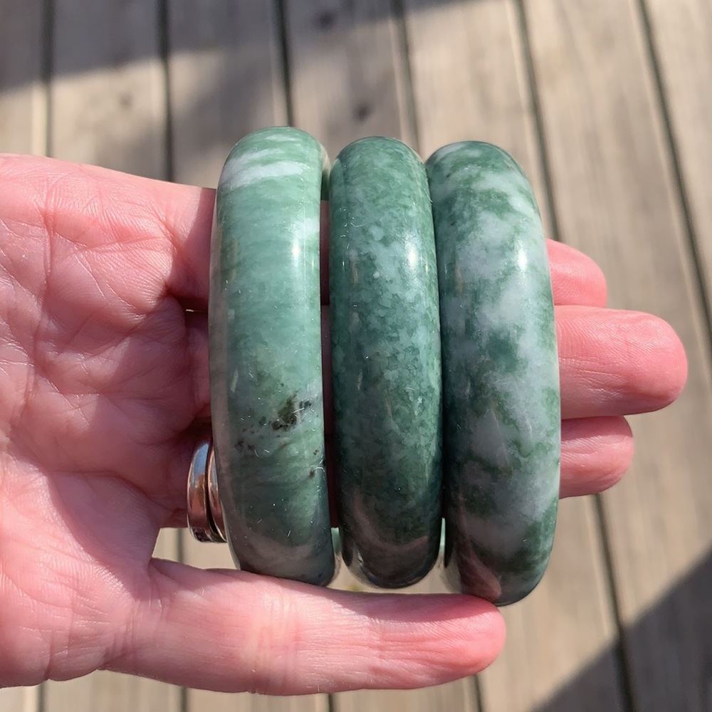Green Genuine Jade Bangle - Picture 5 of 8